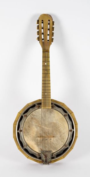 Mandoline banjo à 8 cordes à décor marqueté...