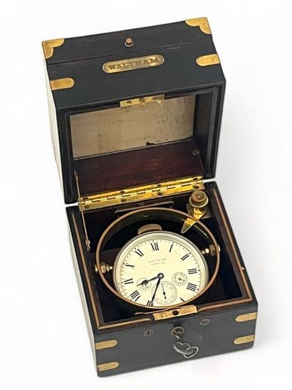 WALTHAM
Chronometre de marine dans son coffreet...