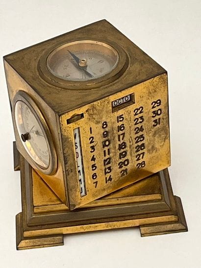 KIRBY & BEARD
Pendule de table pivotante...