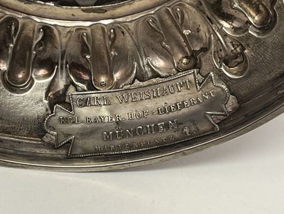 Calice en argent (800/1000) repoussé et vermeil,...