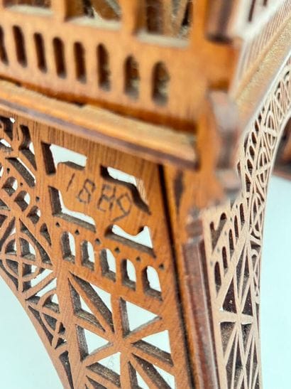 Objet de maîtrise représentant la Tour Eiffel.
Maquette...