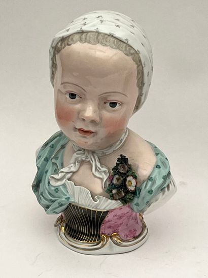 Quatre sujets en porcelaine polychrome.
Bustes...