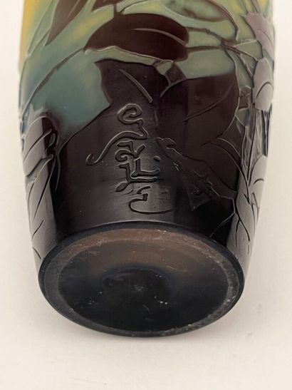 GALLE
Vase en verre multicouche à décor de...