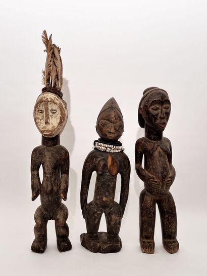Trois sculptures en bois.
République du Congo...
