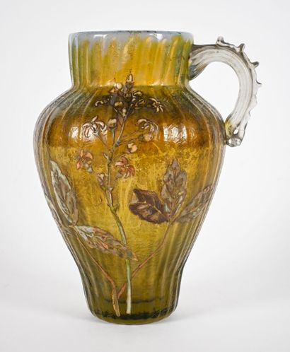 Emile GALLE
Vase en cristal côtelé et émaillé...
