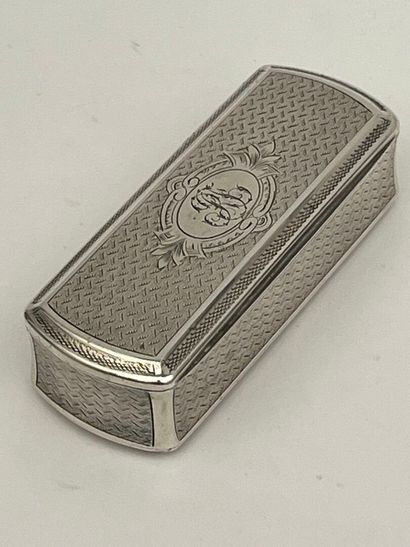 Tabatière ou boite à pillule en argent guilloché....