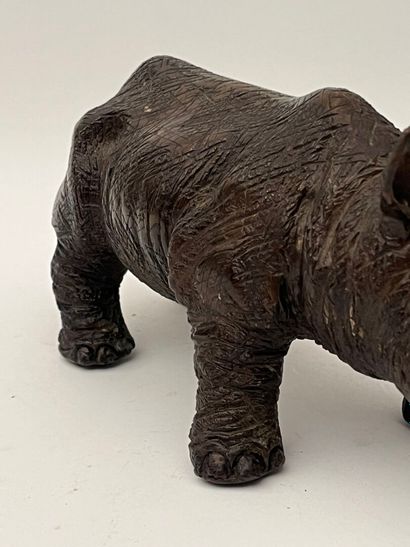 Sujet en bronze.
Rhinocéros
H : 11,5 - L...