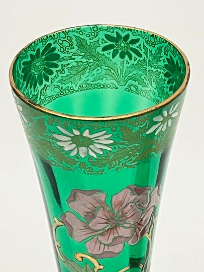 Dans l'esprit de MONTJOYE
Paire de vases...