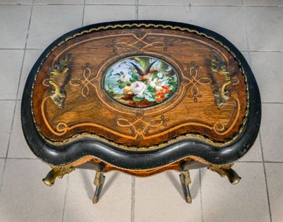 Jardinière de forme rognon en placage et...