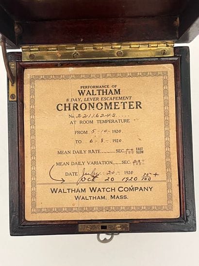 WALTHAM
Chronometre de marine dans son coffreet...