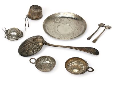 Ensemble d'objets en argent. Poinçon Minerve.
Dont...