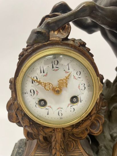 d'après Émile Louis PICAULT 
Pendule en régule...