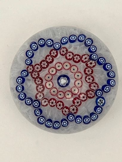BACCARAT.
Boule presse-papier
datée 1973...