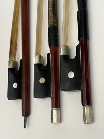 Violon portant une étiquette 