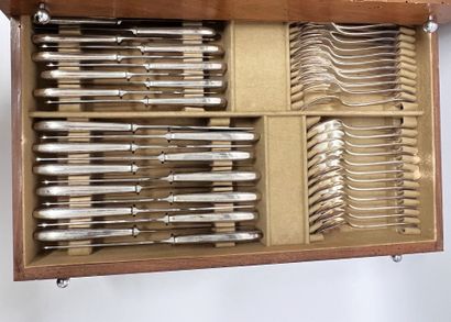 CHRISTOFLE - Ménagère de 140 pièces en métal...