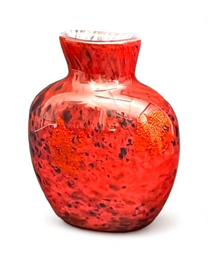 DAUM Nancy
Vase en verre marmoréen à décor...