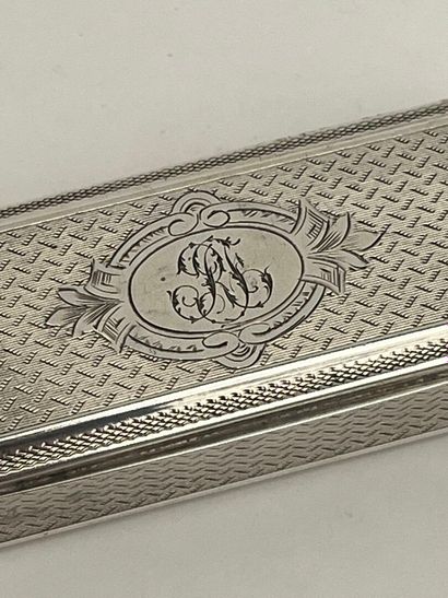 Tabatière ou boite à pillule en argent guilloché....