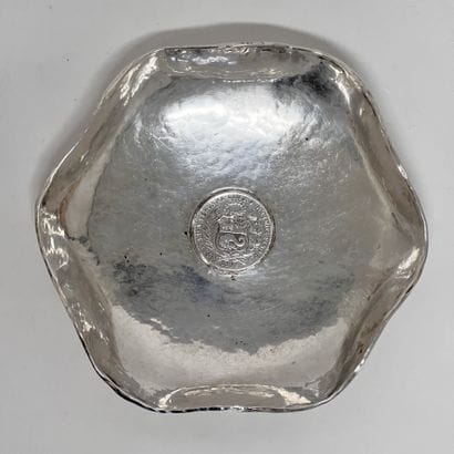KOHLER - Pérou
Vide-poche en argent à bords...