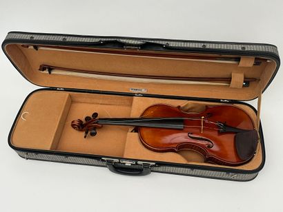 Violon portant une étiquette 