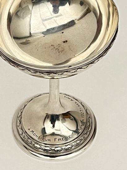 Lot en argent comprenant un verre à pied,...