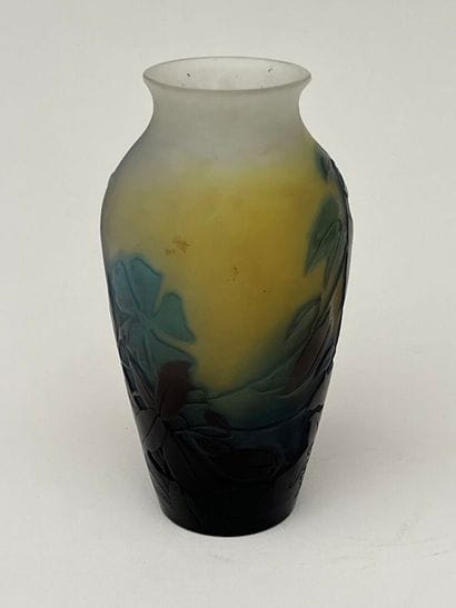 GALLE
Vase en verre multicouche à décor de...