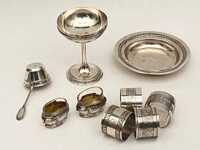 Lot en argent comprenant un verre à pied,...