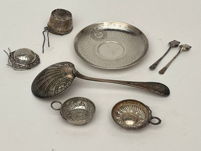 Ensemble d'objets en argent. Poinçon Minerve.
Dont...