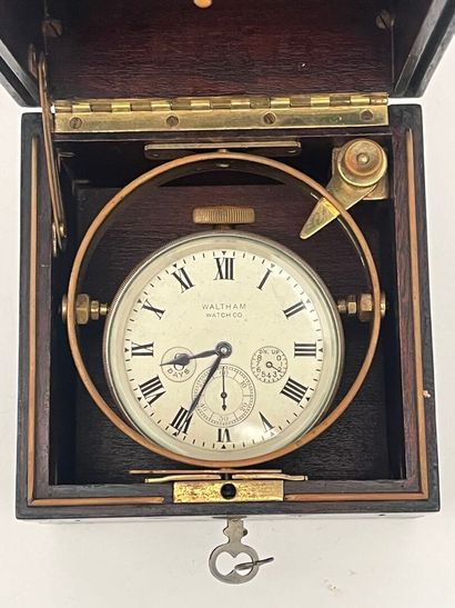 WALTHAM
Chronometre de marine dans son coffreet...