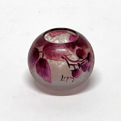 LEGRAS
Vase boule en verre givré à décor...