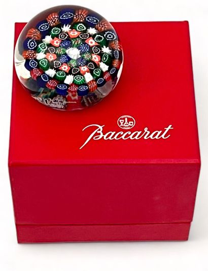 BACCARAT.
Boule presse-papier
H : 4,5 - Diam...