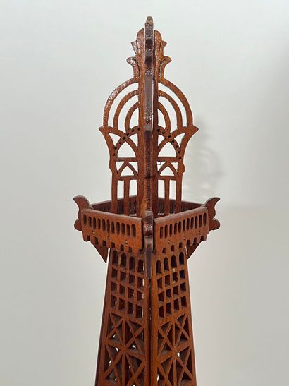 Objet de maîtrise représentant la Tour Eiffel.
Maquette...