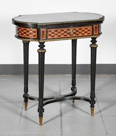 Table de salon à décor de marqueterie de...