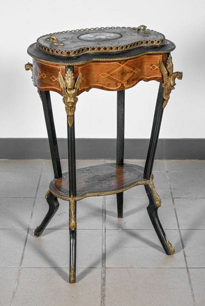 Jardinière de forme rognon en placage et...