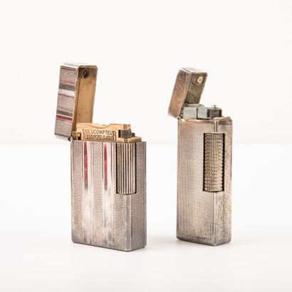 DUNHILL & DUPONT
Deux briquets 
Dans leur...