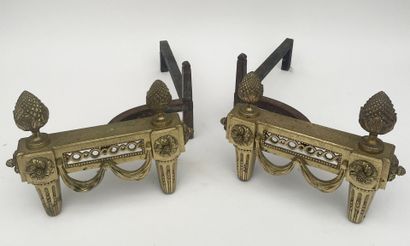 Paire de chenets en bronze.
Style Louis ...
