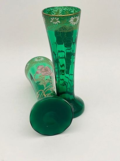 Dans l'esprit de MONTJOYE
Paire de vases...