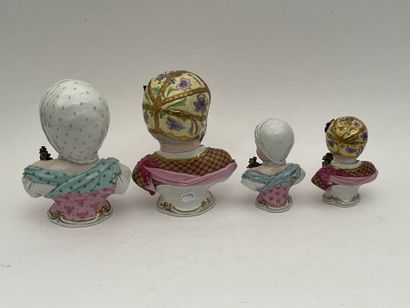 Quatre sujets en porcelaine polychrome.
Bustes...
