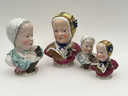 Quatre sujets en porcelaine polychrome.
Bustes...