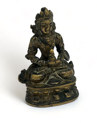 Statuette en bronze doré représentant Amitayus...