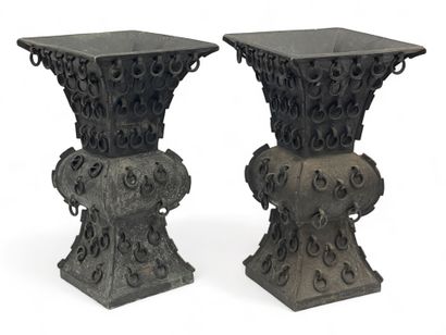 Paire de grands vases de forme 