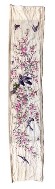Broderie en soie à décor d'oiseau.
Vietnam,...