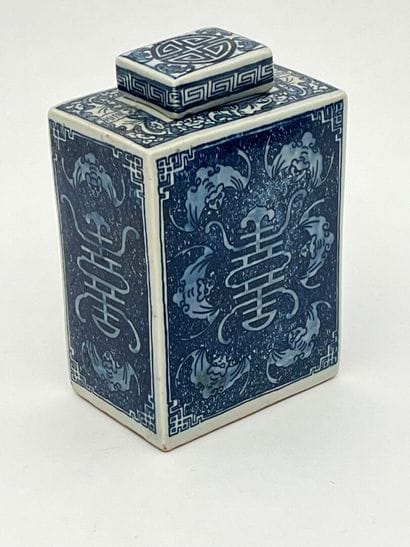 Flacon à thé de forme quadrangulaire en porcelaine...