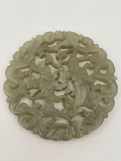 Deux pendentifs en jade céladon ajouré, l'un...