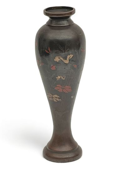 Vase balustre en bronze niellé à décor de...