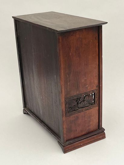 Cabinet de maîtrise en marqueterie de bois...