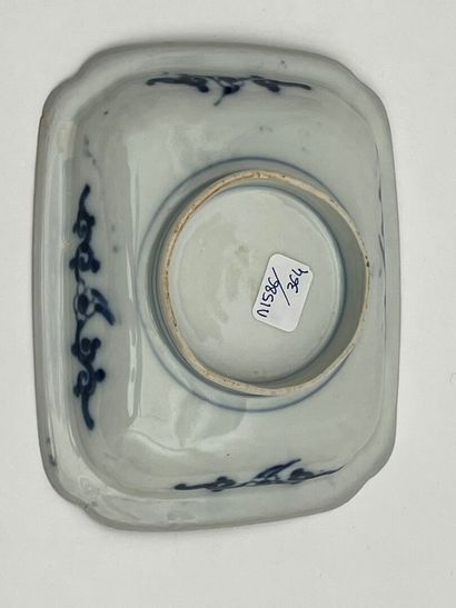 Coupelle polylobée en porcelaine camaïeu...