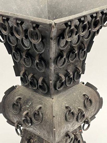 Paire de grands vases de forme 