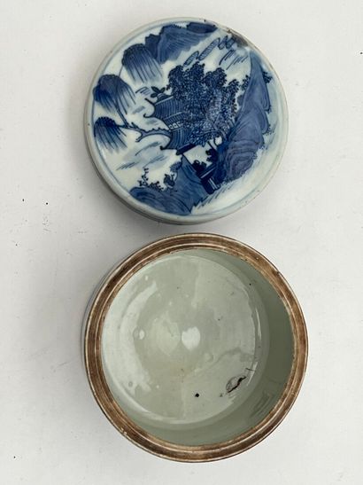 Boîte circulaire couverte en porcelaine bleu...