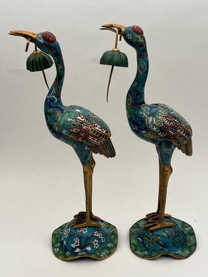 Paire d'échassiers en émaux cloisonnés sur...