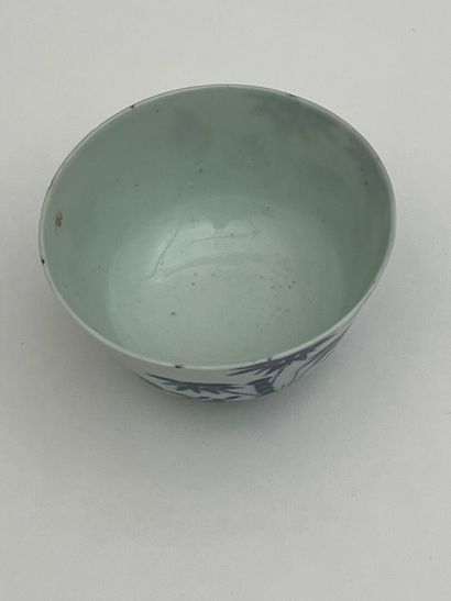 Paire de coupes couvertes en porcelaine blanc...